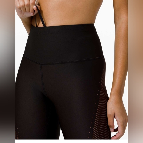 Lululemon ~ Mapped Out High-Rise Tight 28". Size 6. - Picture 5 of 13